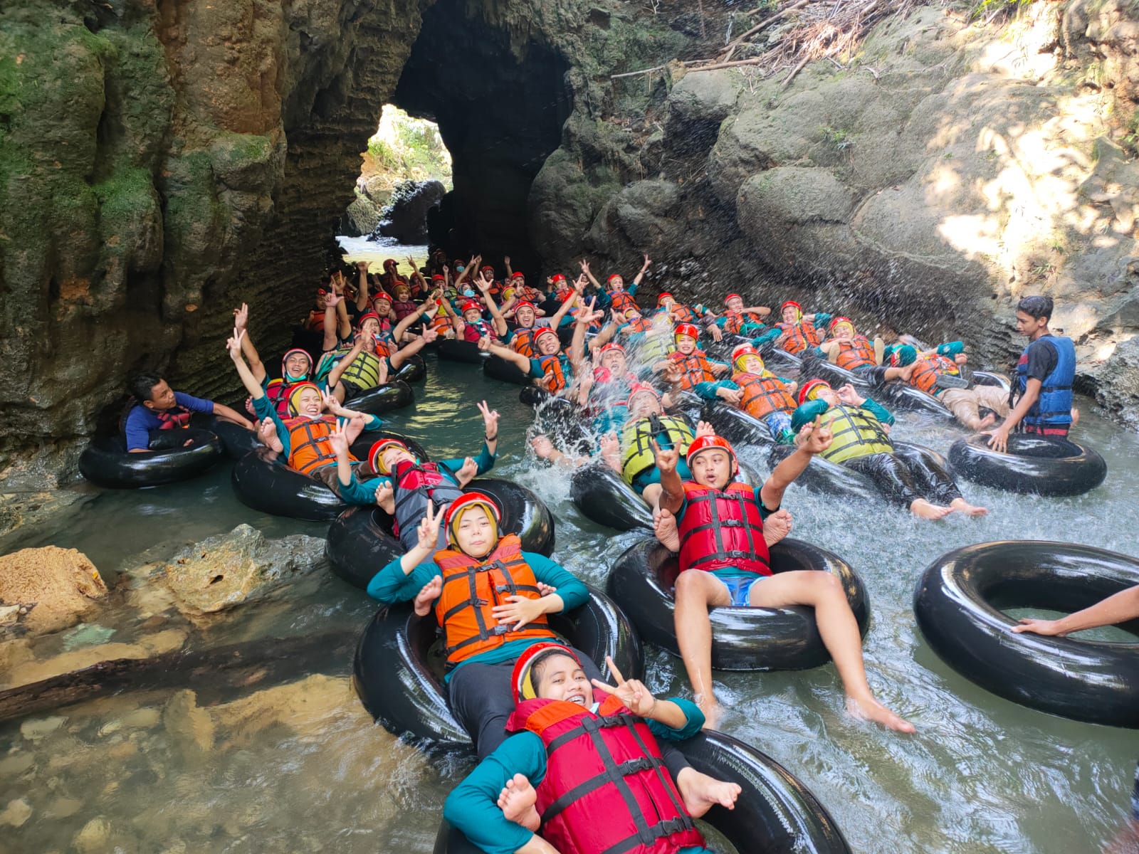 Santirah 75k fuul river tubing